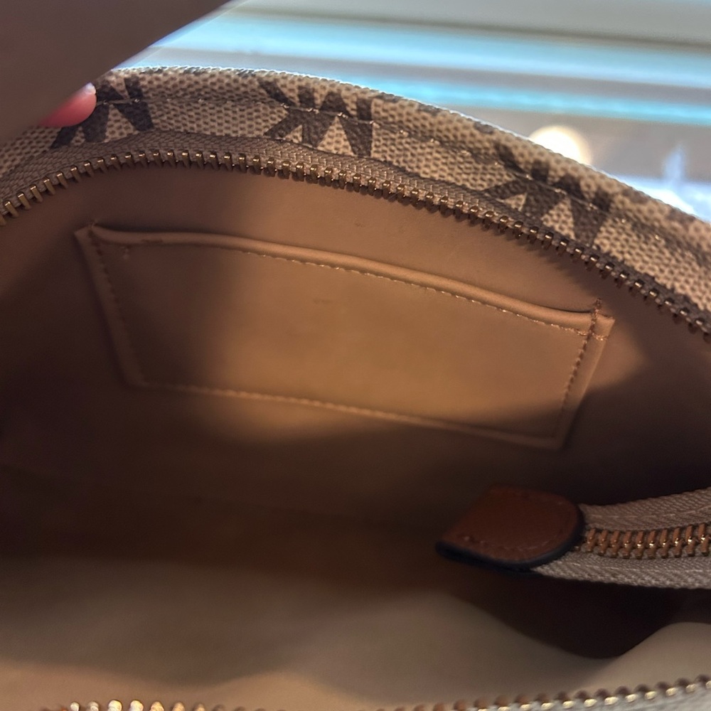 NWOT - Picture 2 of 3